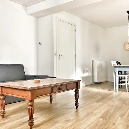 Semesterbostad Haus Hermine *